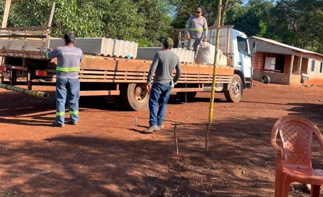 Prefeitura de Guia Lopes da Laguna realiza entrega de telhas para famílias das ...